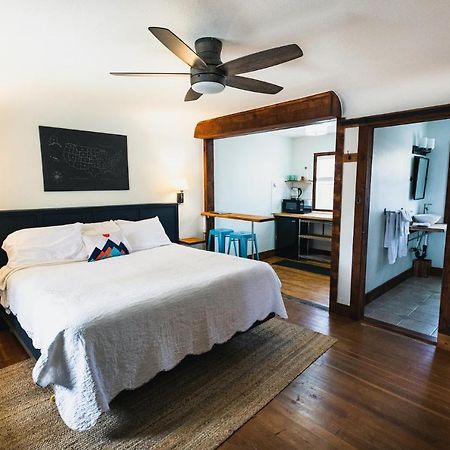 Left Coast Lodge - Pet Friendly Систерс Экстерьер фото