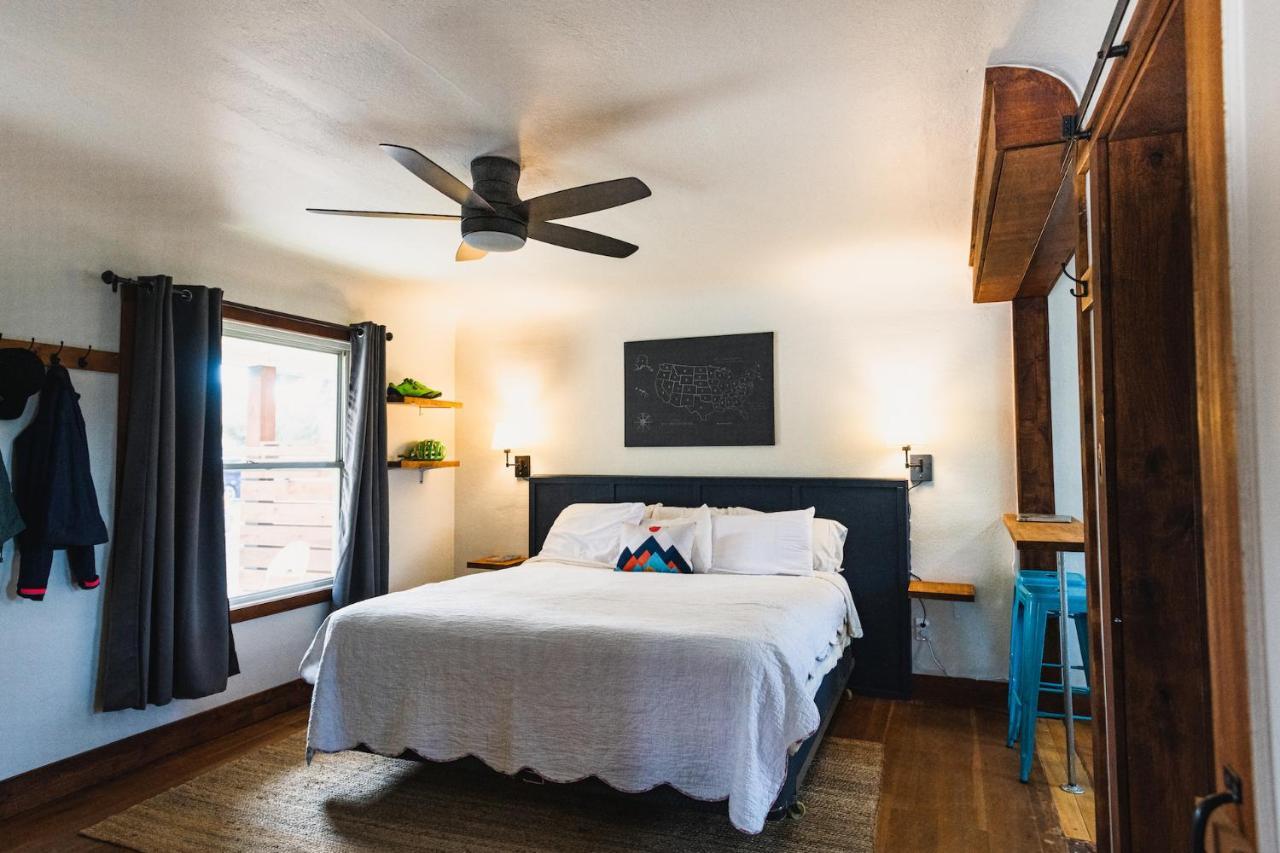 Left Coast Lodge - Pet Friendly Систерс Экстерьер фото