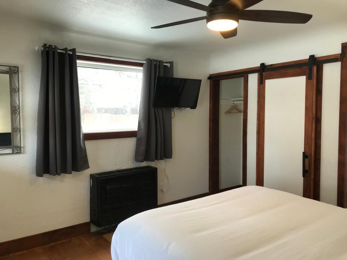 Left Coast Lodge - Pet Friendly Систерс Экстерьер фото