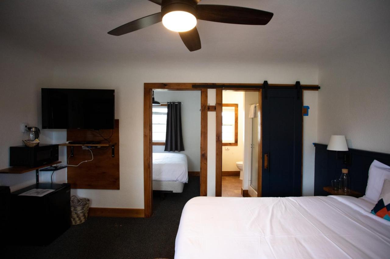 Left Coast Lodge - Pet Friendly Систерс Экстерьер фото