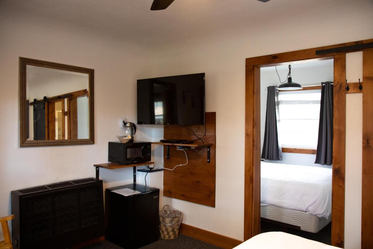Left Coast Lodge - Pet Friendly Систерс Экстерьер фото