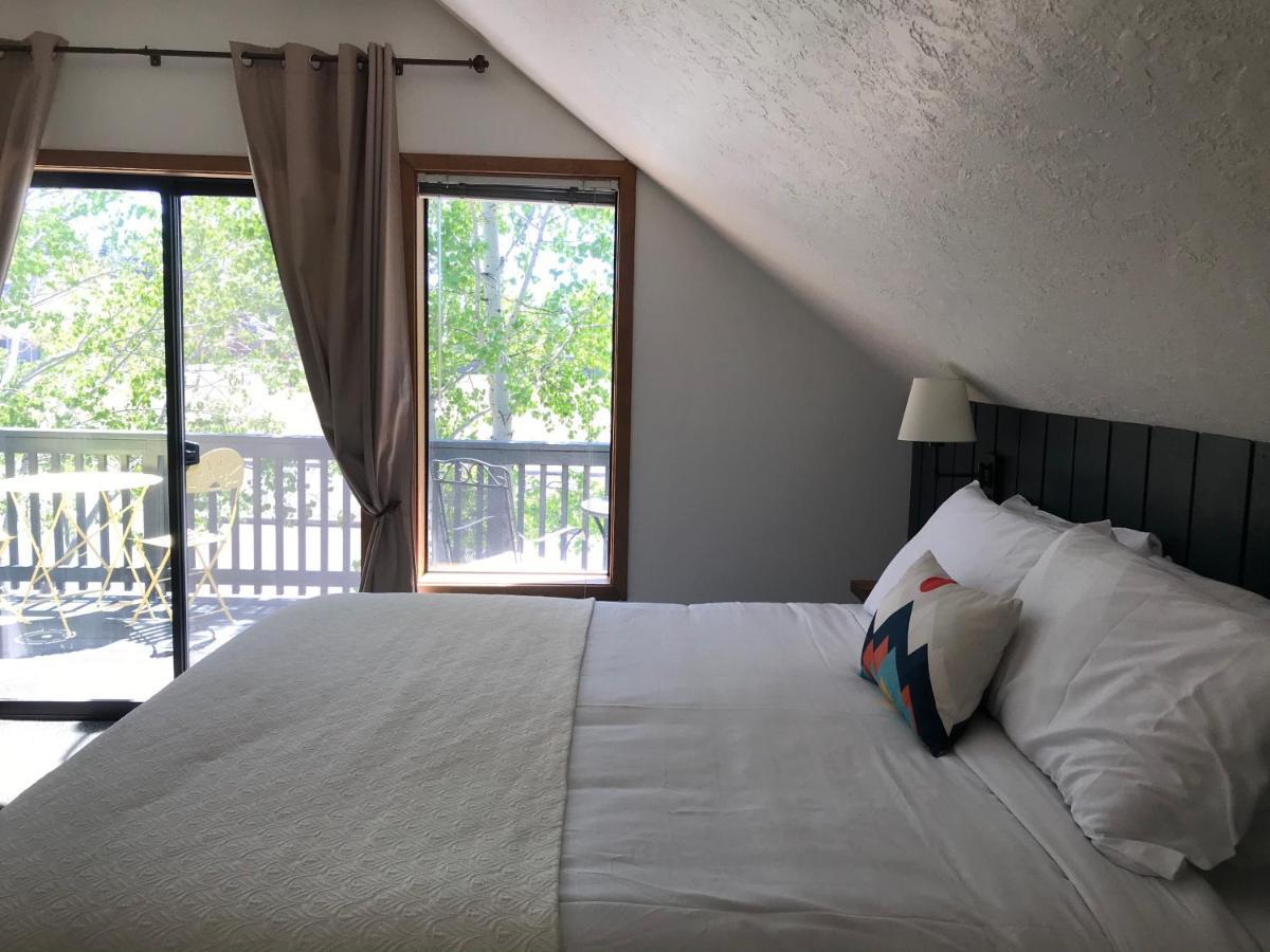 Left Coast Lodge - Pet Friendly Систерс Экстерьер фото